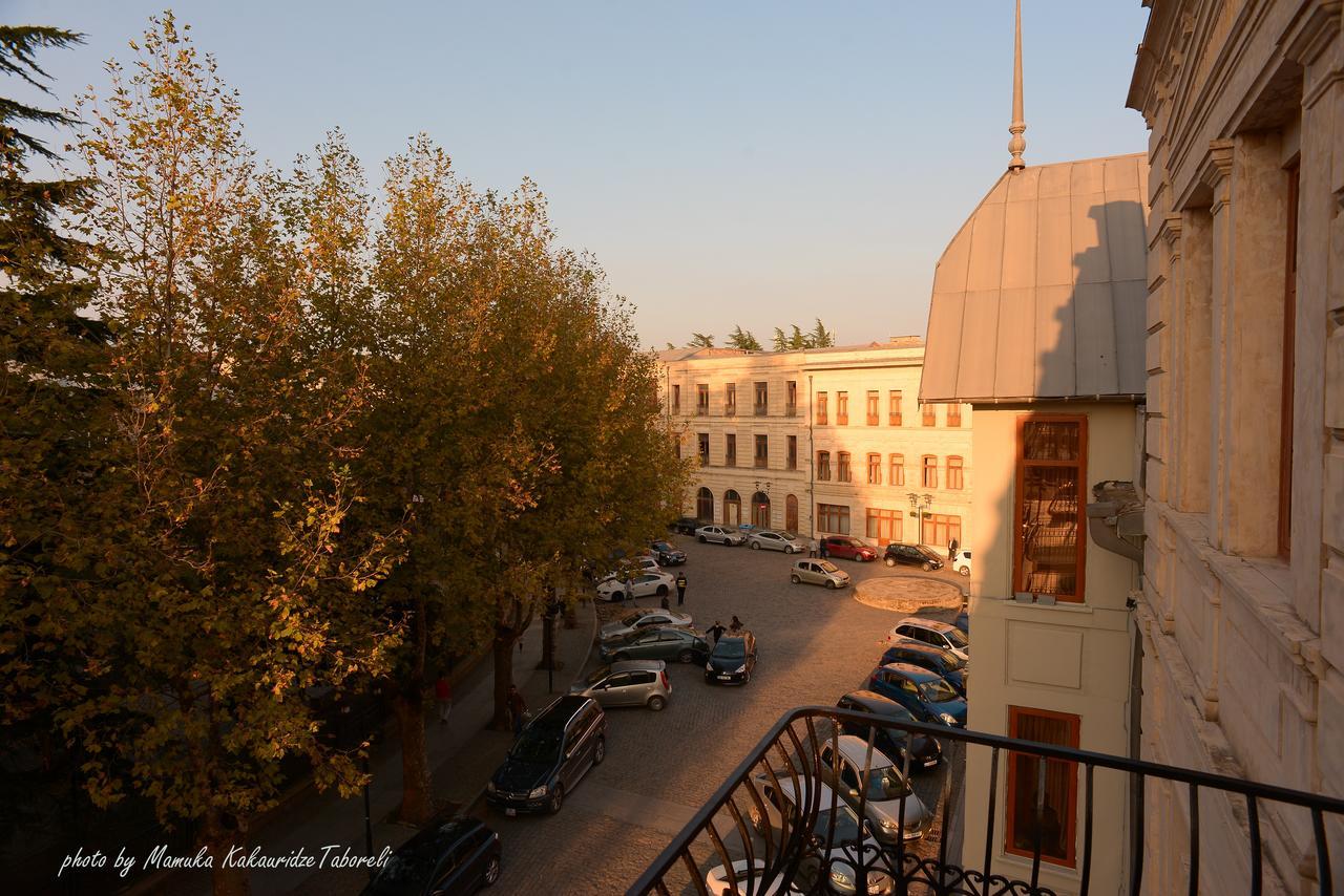 Apartment White Bridge Кутаиси Екстериор снимка