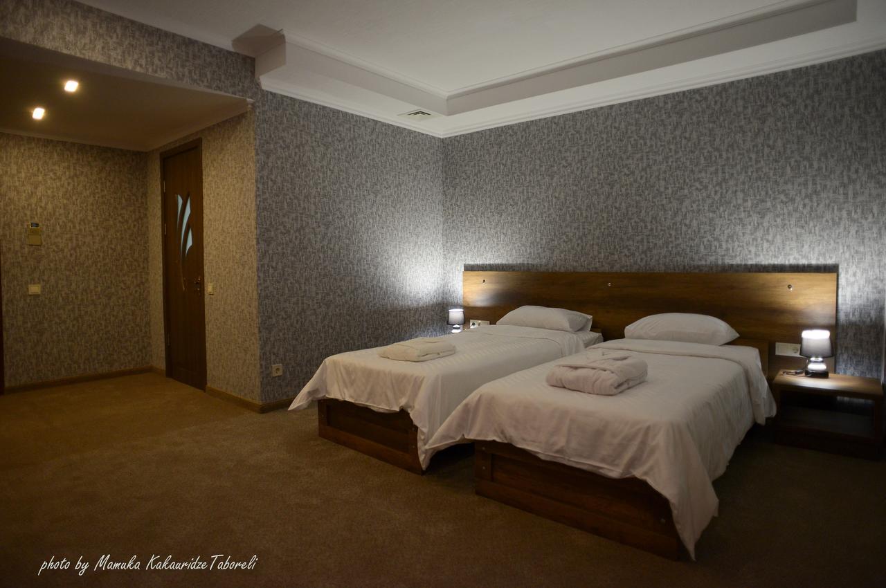 Apartment White Bridge Кутаиси Екстериор снимка