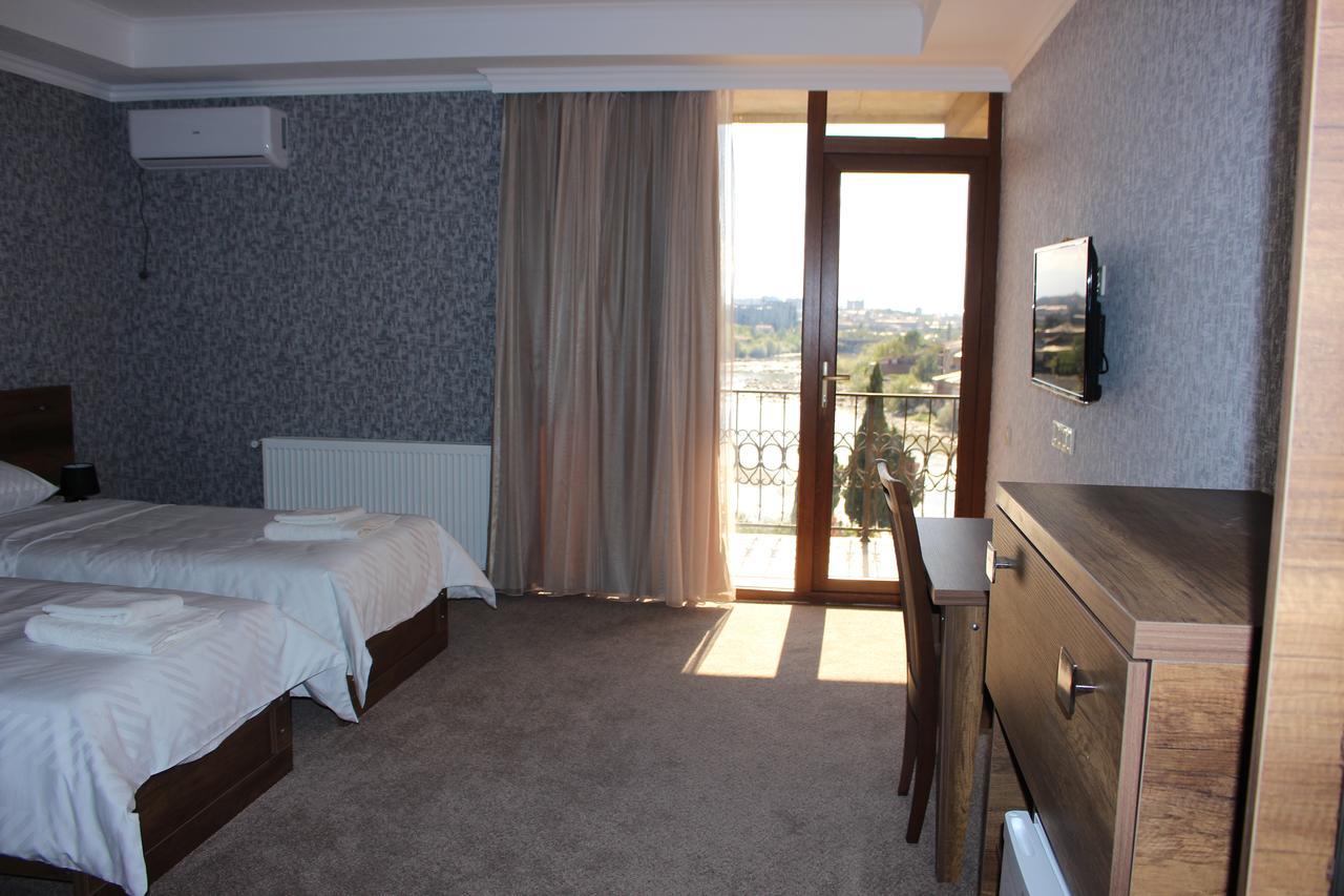 Apartment White Bridge Кутаиси Екстериор снимка